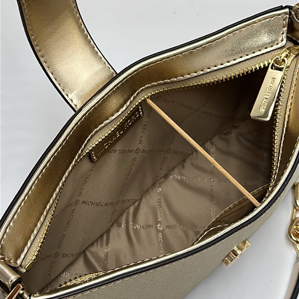 MICHAEL KORS CARMEN SMALL
POUCHETTE SHOULDER CHAIN BAG
Pale Gold/GOLDEN HARDWARE - Picture 12 of 14